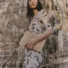 Midi-Kleid mit Kirschprint und halben Ärmeln