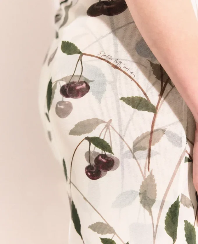 Midi-Kleid mit Kirschprint und Mesh-Stoff