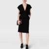 Midi-Kleid mit tiefem V-Ausschnitt und Kapuzenärmeln