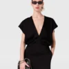 Midi-Kleid mit tiefem V-Ausschnitt und Kapuzenärmeln