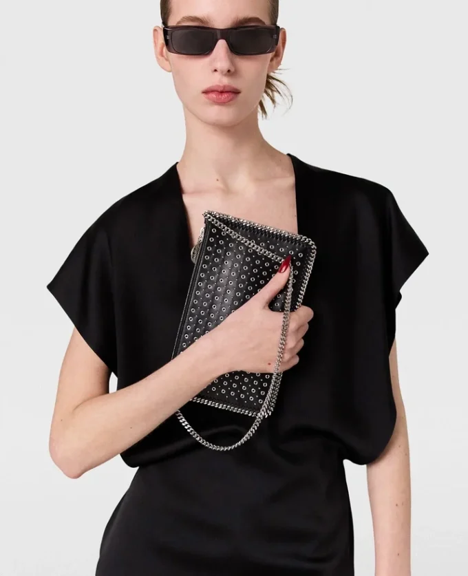 Midi-Kleid mit tiefem V-Ausschnitt und Kapuzenärmeln