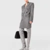 Mini-Kleid mit doppelreihigem Nadelstreifenblazer