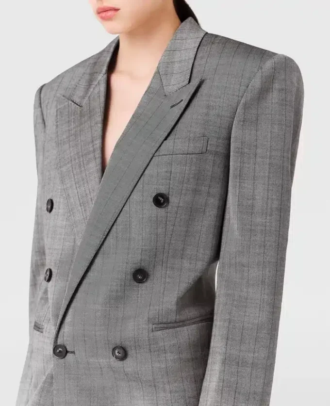 Mini-Kleid mit doppelreihigem Nadelstreifenblazer