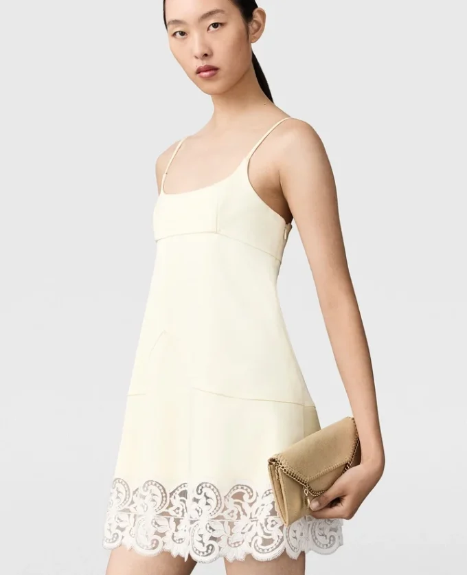 Minikleid aus Satin mit Spitzenbesatz