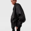 Oversized-Bomberjacke aus veganem Material