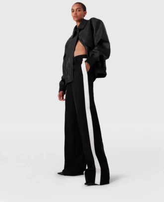 Gerade geschnittene Hose mit niedrigem Bund und Streifen