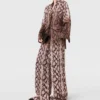 Oversized-Hose mit Kordelzug und Schlangenprint