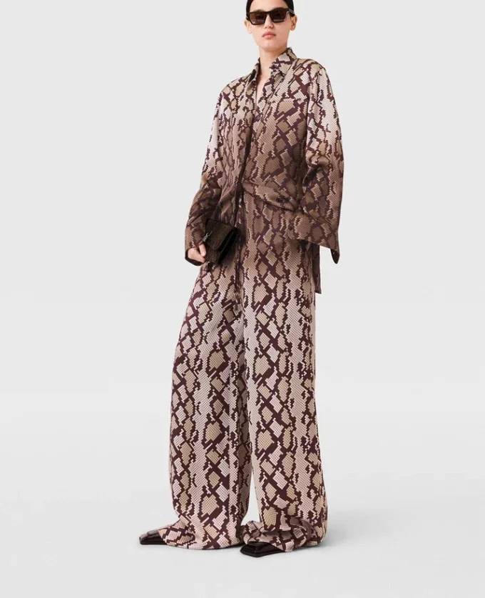 Oversized-Hose mit Kordelzug und Schlangenprint