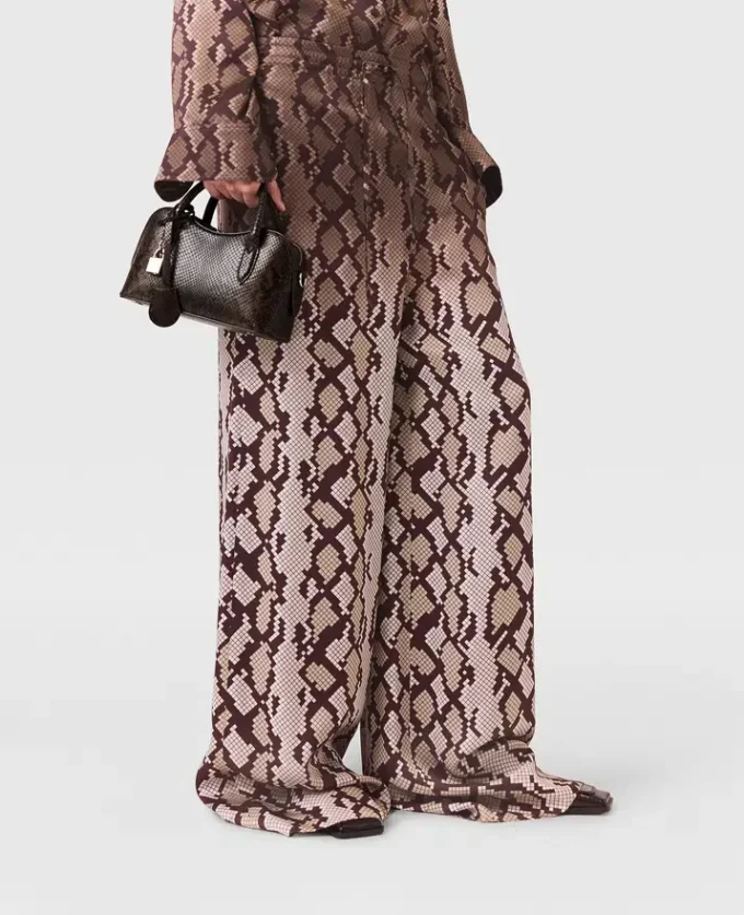 Oversized-Hose mit Kordelzug und Schlangenprint