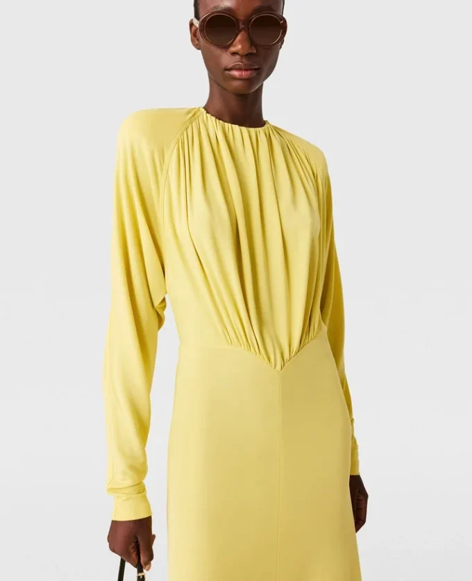 Plissiertes Jersey-Maxikleid mit langen Ärmeln