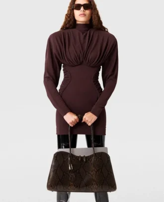 Plissiertes Minikleid mit hohem Kragen und langen Ärmeln