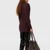 Plissiertes Minikleid mit hohem Kragen und langen Ärmeln