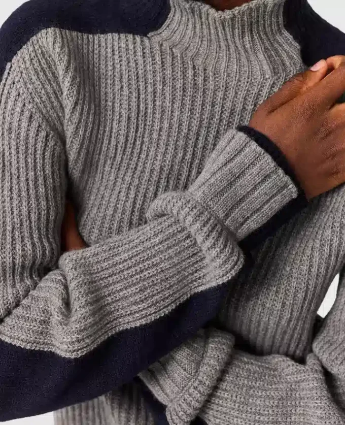 Pullover mit Rollkragen und kontrastierenden Einsätzen