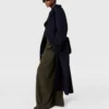 Zweireihiger Trenchcoat mit Gürtel