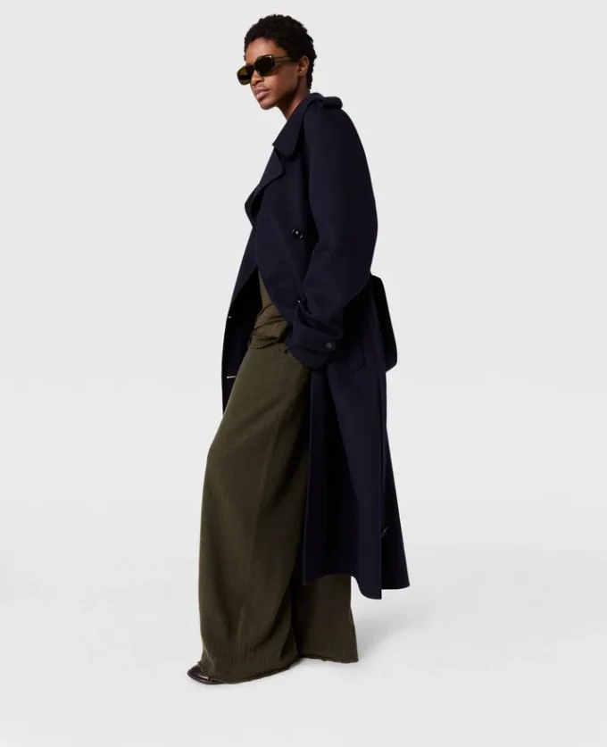 Zweireihiger Trenchcoat mit Gürtel