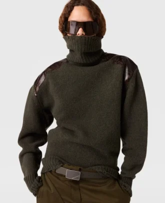 Pullover mit Schlangenpanel und Rollkragen
