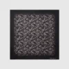Quadratischer Schal mit Spitzenprint