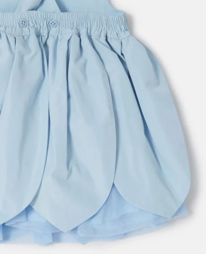 Ärmelloses Tüllkleid mit Blütenblatt-Einsätzen