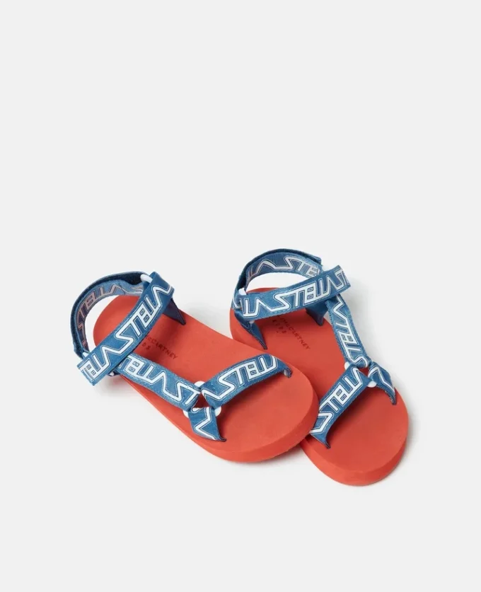 Sandalen mit Moniker-Print