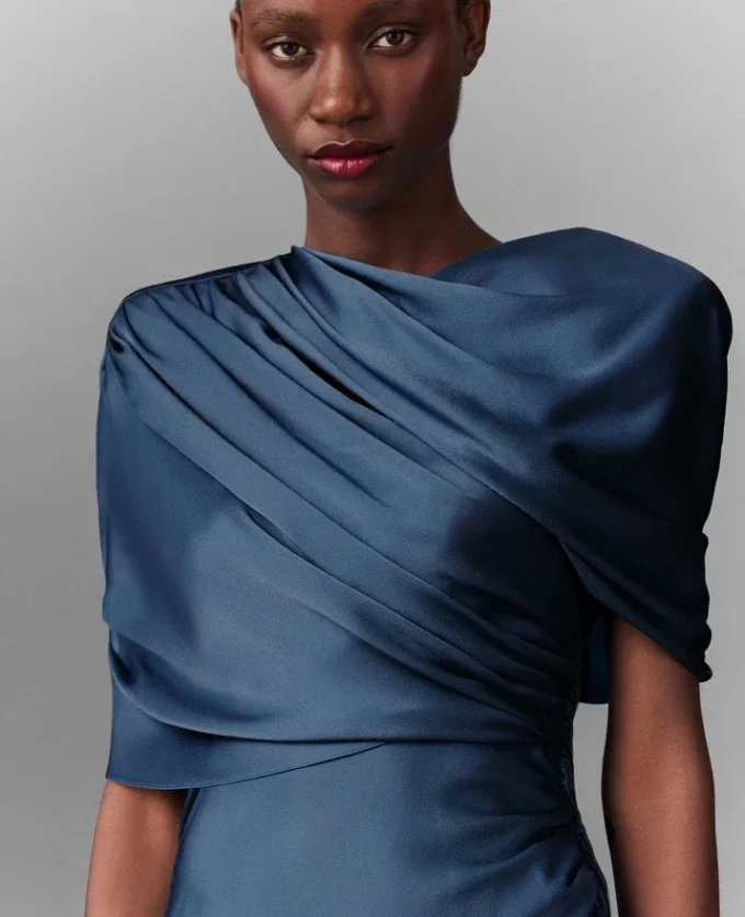 Satin-Maxikleid mit kurzen Ärmeln