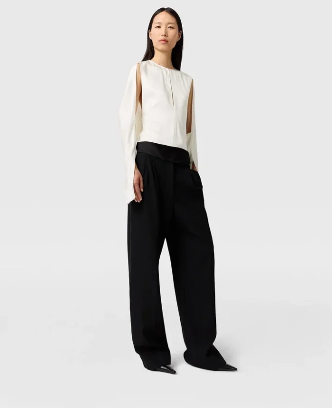 Satin-Oberteil mit Cape-Ärmeln und Cut-outs