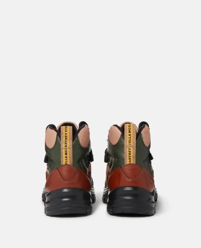 Schnürstiefel
