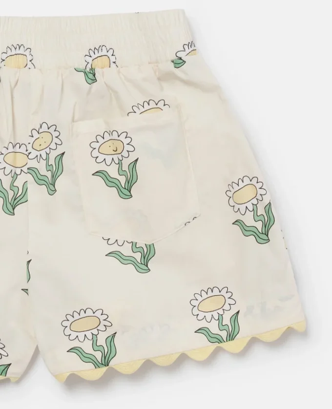 Shorts mit elastischem Bund und Wellenkante mit Gänseblümchen