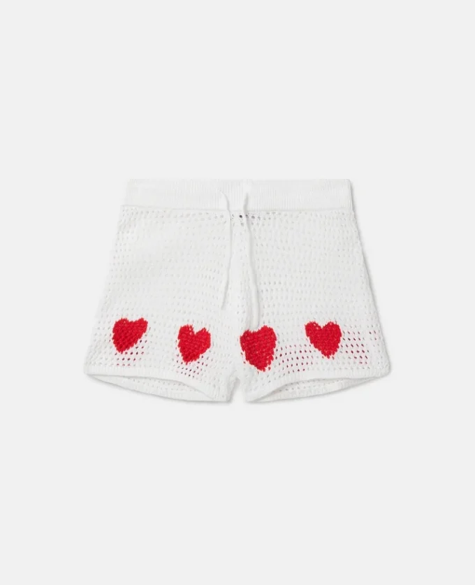 Shorts mit gehäkelten Herzen