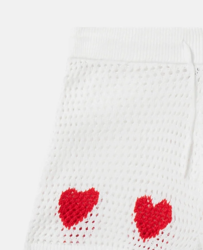 Shorts mit gehäkelten Herzen
