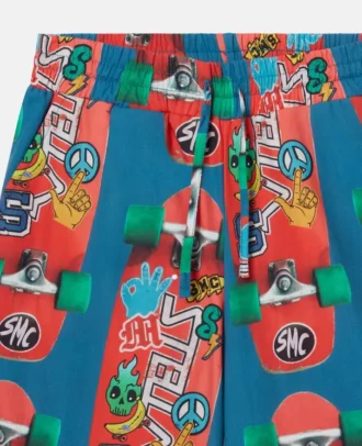 Shorts mit Skateboard-Print
