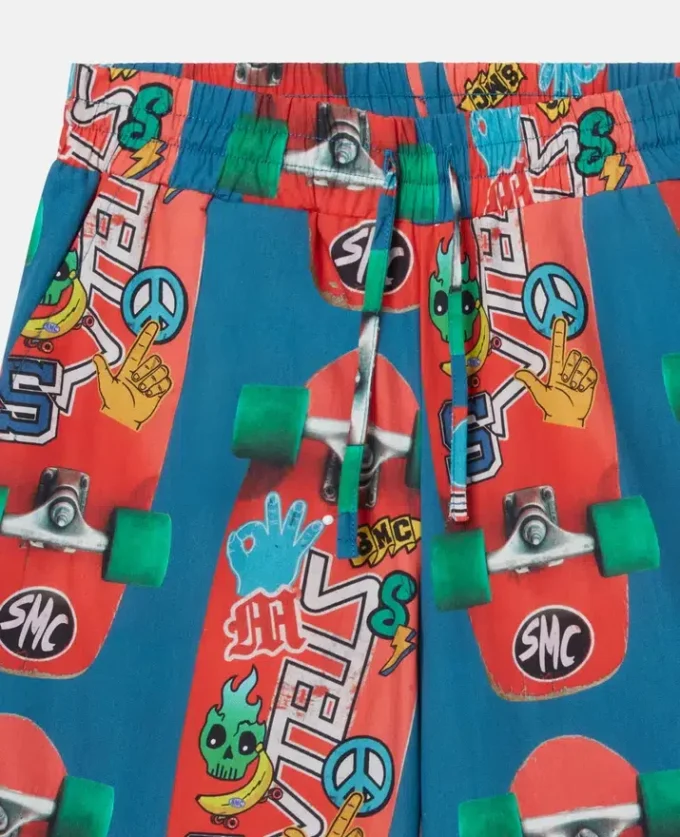 Shorts mit Skateboard-Print