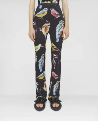 Stretch-Hose mit ausgestellten Beinen und Vogelwappen-Print