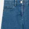Stretch-Jeansshorts mit Fransen-Herz-Aufnäher