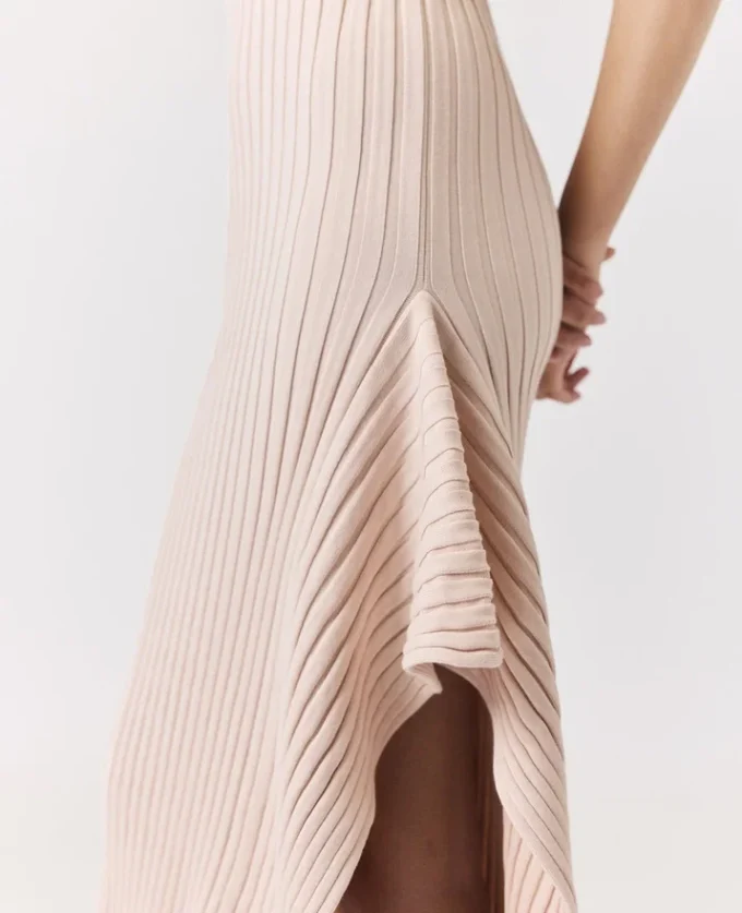 Strick-Maxikleid mit ausgestelltem Rock