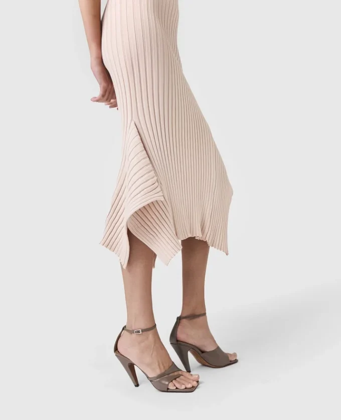 Strick-Maxikleid mit ausgestelltem Rock