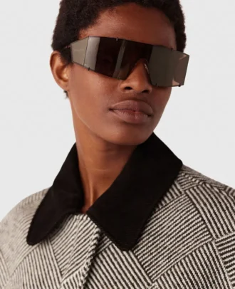 Transluzente rechteckige Sonnenbrille
