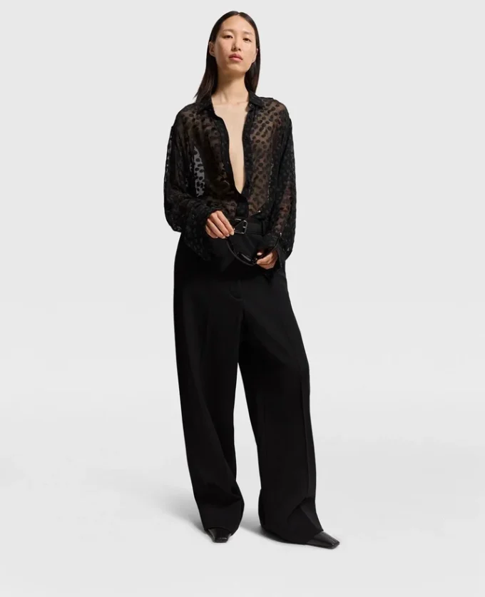 Transparentes Chiffonhemd mit Polka-Dot-Muster