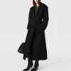 Trenchcoat mit Gürtel und farblich abgestimmter Schnalle