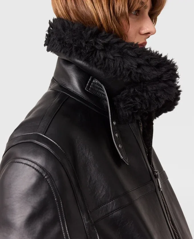Vegane Shearling-Jacke mit Gürtel