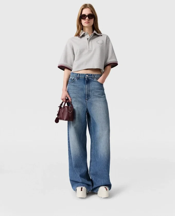 Verwaschene High-Waist-Jeans mit weitem Bein