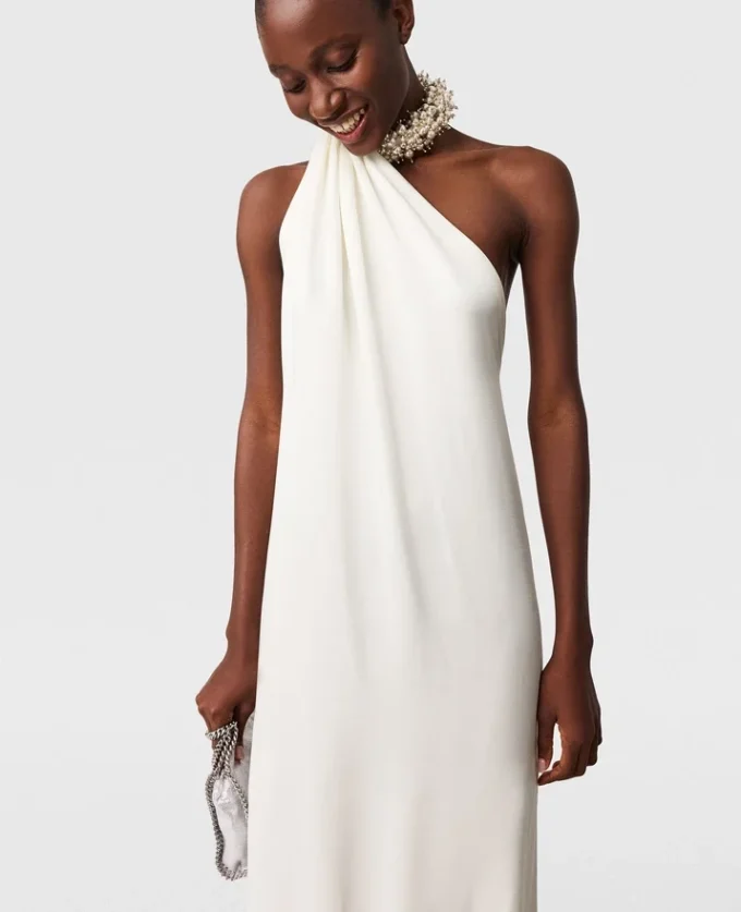 Verziertes asymmetrisches Satinkleid mit Neckholder