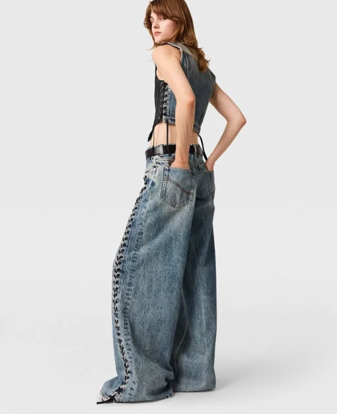 Weite Jeans mit Schnürung