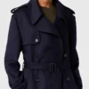 Zweireihiger Trenchcoat mit Gürtel