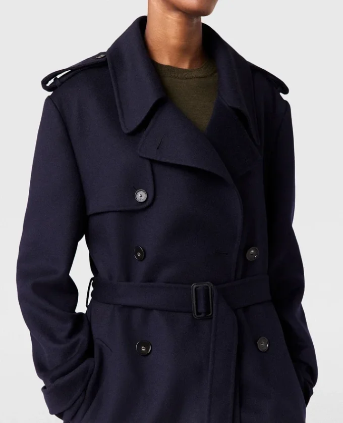 Zweireihiger Trenchcoat mit Gürtel