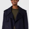 Zweireihiger Trenchcoat mit Gürtel